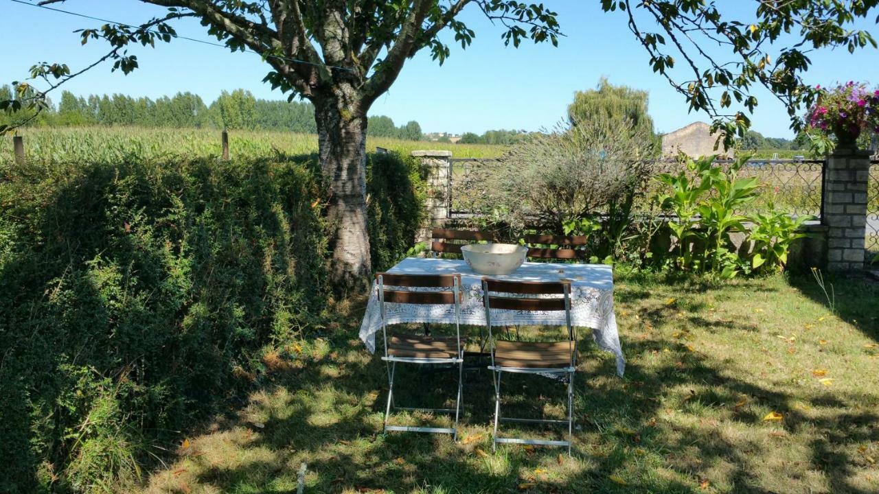 Le Savoir Vivre Bonnes (Charente) Exterior photo