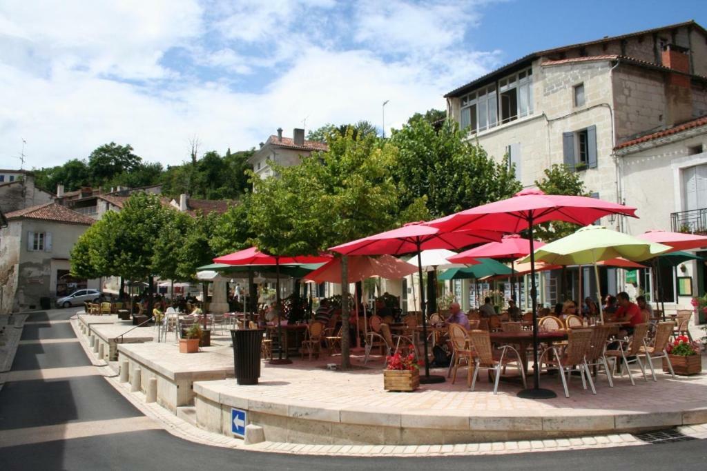 Le Savoir Vivre Bonnes (Charente) Exterior photo