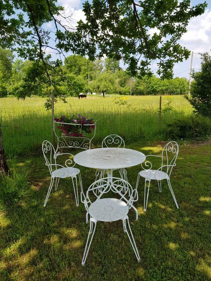 Le Savoir Vivre Bonnes (Charente) Exterior photo